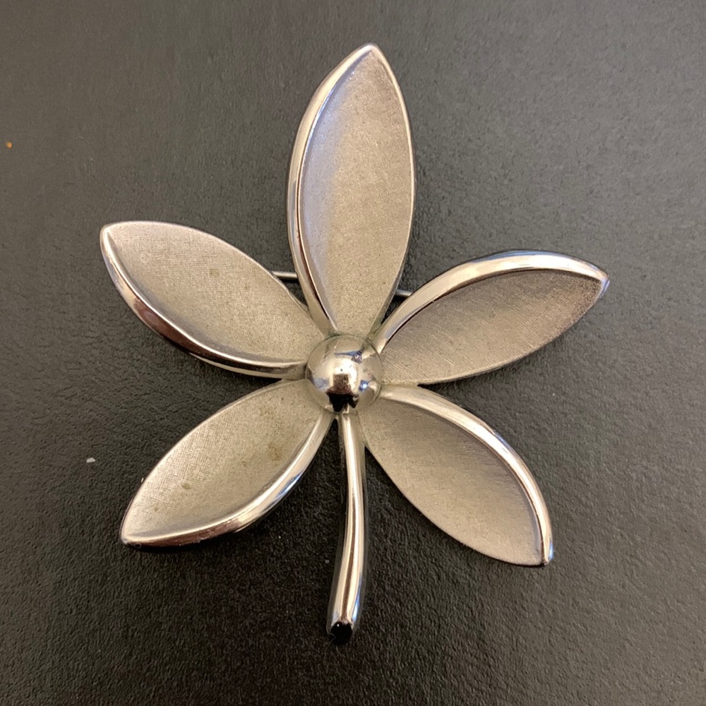 Vintage Trifari silver tone flower Lead brooch